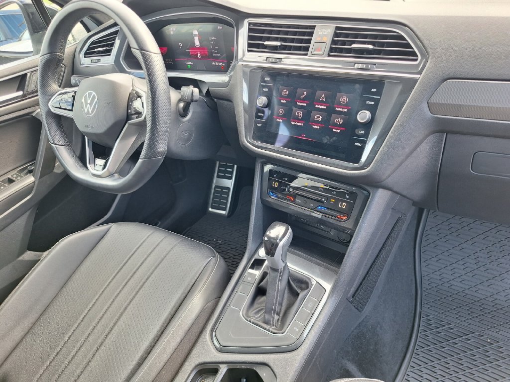 Used 2023 Volkswagen Tiguan SE R-Line FWD image 25
