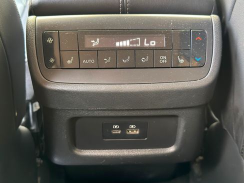 Used 2022 Nissan Pathfinder SL w/ SL Premium Package FWD image 32