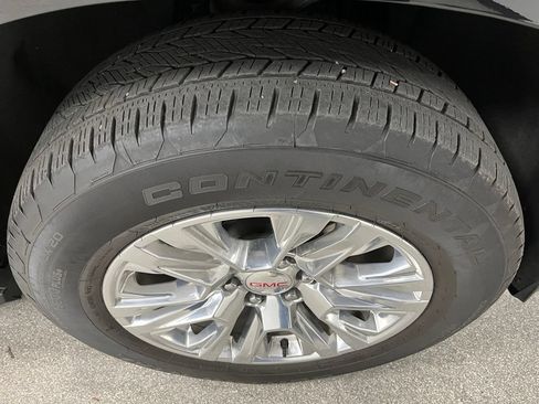 Used 2025 GMC Yukon XL Denali AWD/4WD image 18