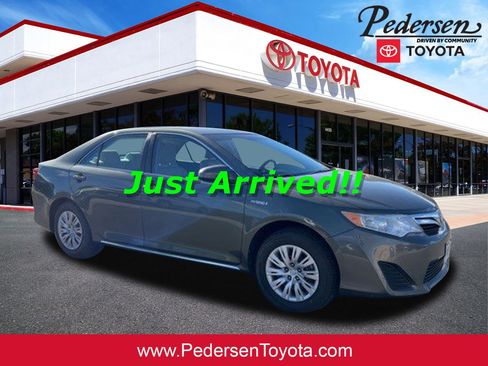 Used 2012 Toyota Camry LE image 1