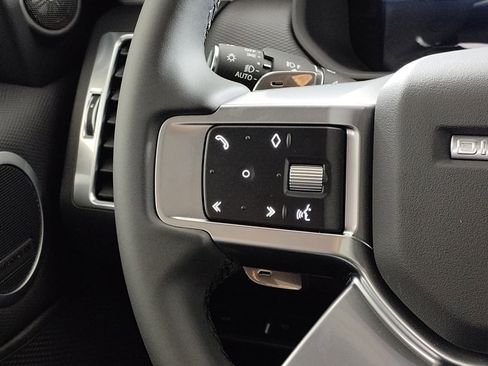Used 2025 Land Rover Discovery Dynamic SE image 14