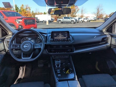 Used 2024 Nissan Rogue SV image 10