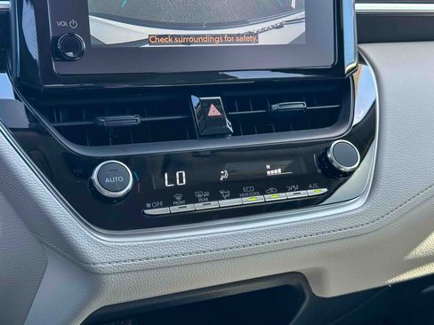 Used 2026 Toyota Corolla Cross LE image 32