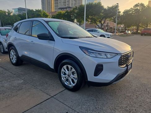 Used 2025 Ford Escape Active image 3
