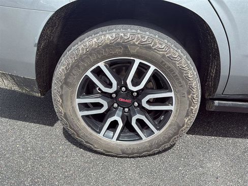 Used 2024 GMC Yukon AT4 w/ AT4 Premium Plus Package AWD/4WD image 4