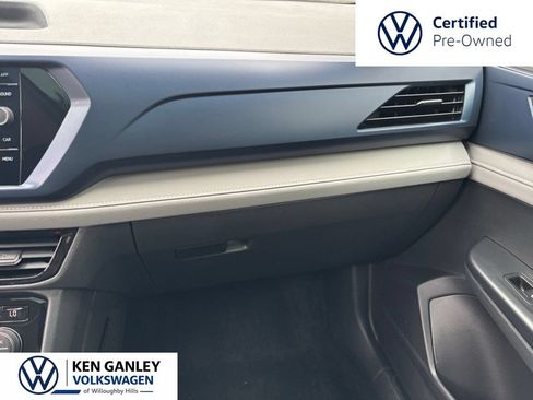 Used 2024 Volkswagen Taos SE w/ Panoramic Sunroof Package AWD/4WD image 17