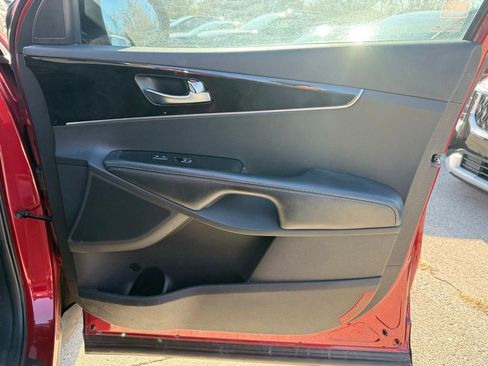 Certified 2018 Kia Sorento LX w/ LX V6 Convenience Package image 19