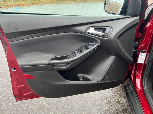 Used 2016 Ford Focus SE w/ Reverse Sensing Package image 10