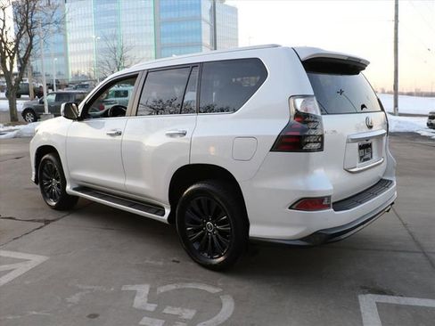 Used 2023 Lexus GX 460 Premium w/ Accessory Package image 4