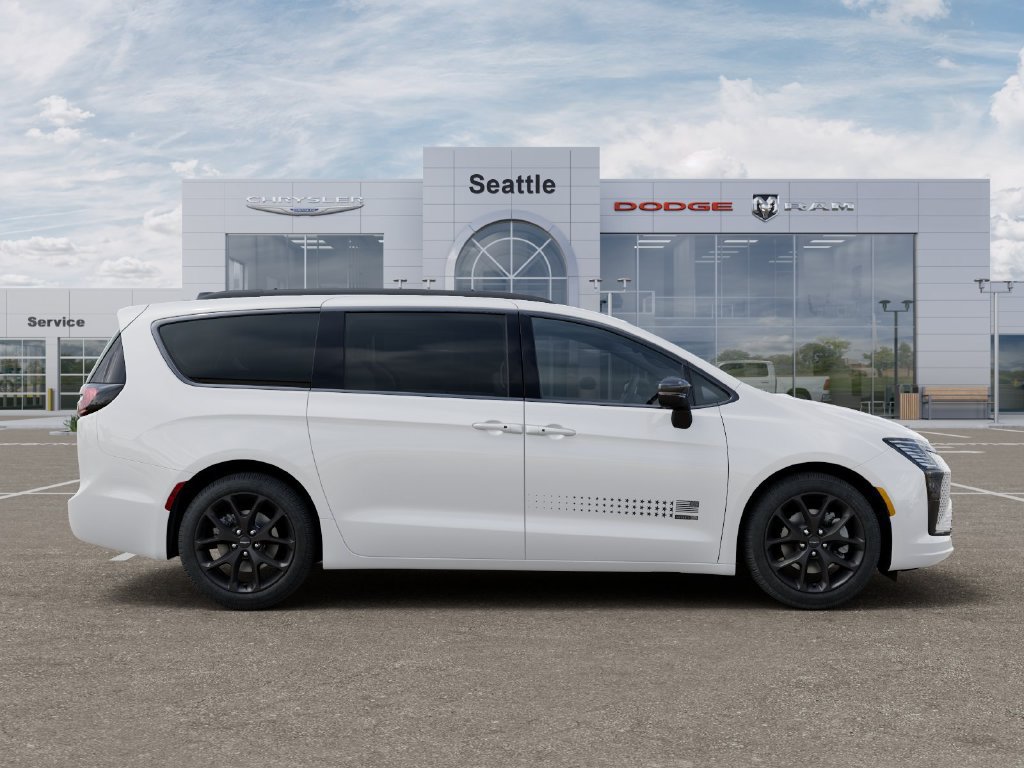 New 2027 Chrysler Pacifica Select AWD/4WD image 22