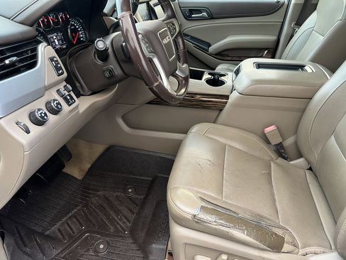 Used 2018 GMC Yukon XL SLT w/ HD Trailering Package image 13