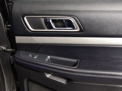 Used 2017 Ford Explorer XLT w/ Equipment Group 202A image 20