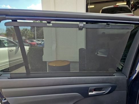 Used 2023 Toyota Highlander XLE image 36