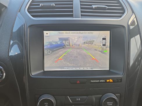 Used 2019 Ford Explorer XLT w/ Equipment Group 201A FWD image 16