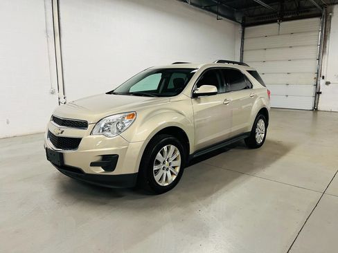 Used 2010 Chevrolet Equinox LT FWD image 2