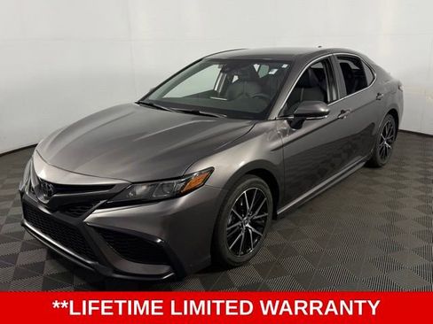 Used 2023 Toyota Camry SE FWD image 3