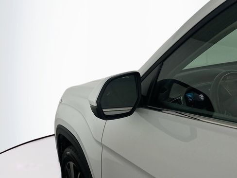 Used 2024 Volkswagen Atlas SE image 16