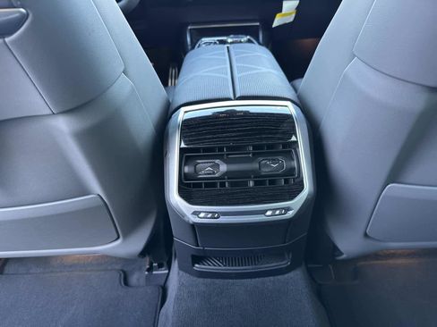 Certified 2025 BMW i7 eDrive50 w/ M Sport Package image 15