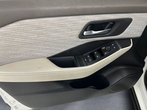 Used 2023 Nissan Rogue SV image 12