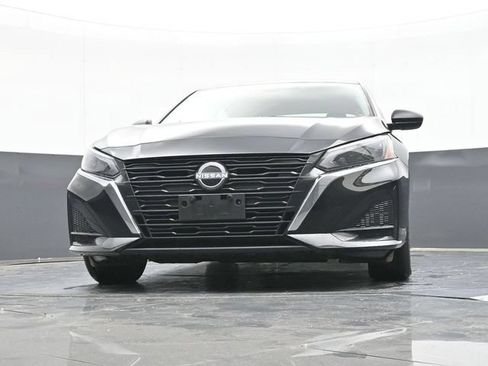 Used 2025 Nissan Altima 2.5 SV FWD image 54