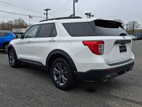 Used 2023 Ford Explorer XLT w/ Equipment Group 202A image 4