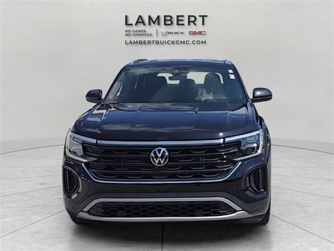Used 2024 Volkswagen Atlas Cross Sport SE AWD/4WD image 2