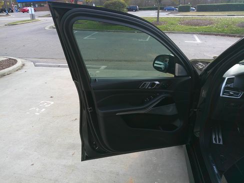 Used 2020 BMW X5 M50i w/ Executive Package image 21