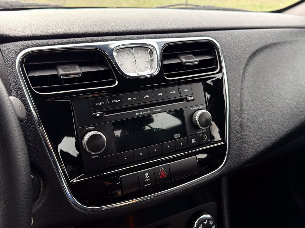 Used 2014 Chrysler 200 LX FWD image 10