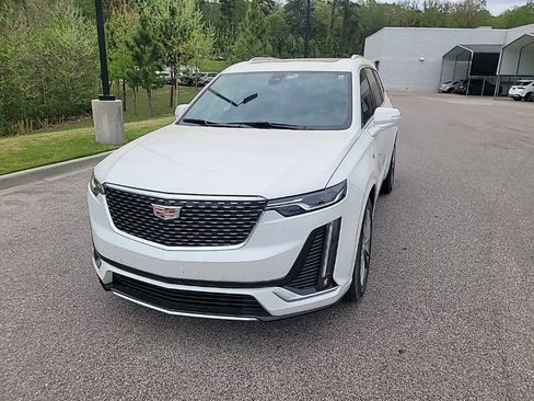 Used 2024 Cadillac XT6 Premium Luxury image 2