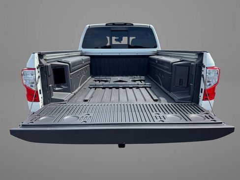 Used 2018 Nissan Titan PRO-4X w/ Pro-4x Convenience Package AWD/4WD image 8
