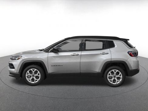 Used 2025 Jeep Compass Limited AWD/4WD image 3