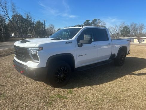 Used 2025 Chevrolet Silverado 2500 LT w/ Trail Boss Package image 10