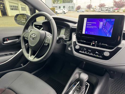 Used 2025 Toyota Corolla SE AWD/4WD image 11