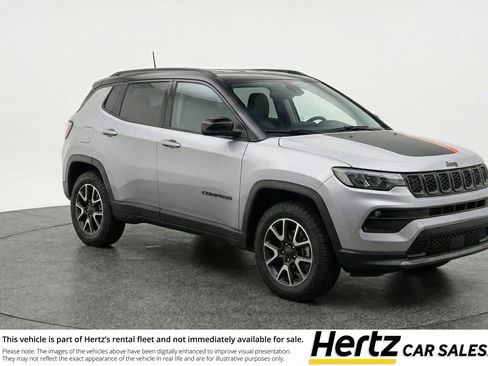 Used 2025 Jeep Compass Trailhawk AWD/4WD image 1