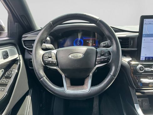 Used 2023 Ford Explorer Platinum w/ Technology Package AWD/4WD image 14