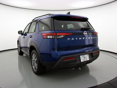 Used 2025 Nissan Pathfinder SV image 6