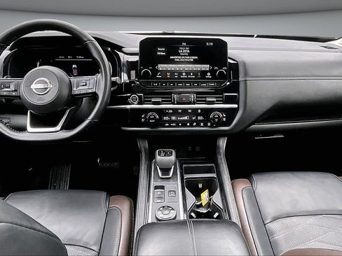 Used 2023 Nissan Pathfinder Platinum AWD/4WD image 7