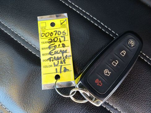 Certified 2017 Ford Escape Titanium w/ Canadian Touring Package image 32