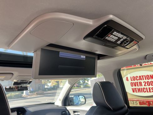 Used 2017 Acura MDX SH-AWD image 34