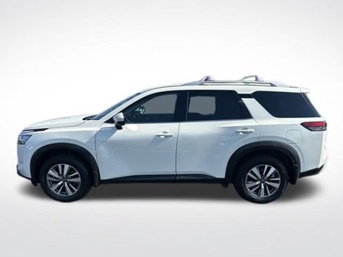 Used 2023 Nissan Pathfinder SL w/ Black Appearance Package AWD/4WD image 3