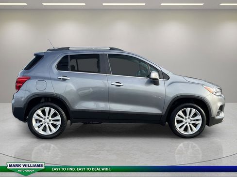 Used 2020 Chevrolet Trax Premier image 2