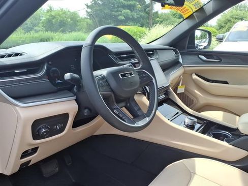 Certified 2023 Jeep Grand Cherokee L Limited w/ Luxury Tech Group II AWD/4WD image 24
