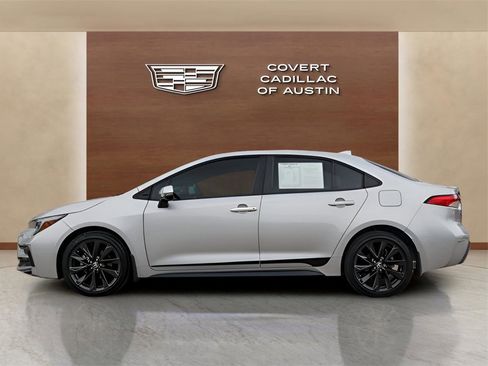 Used 2023 Toyota Corolla SE image 2