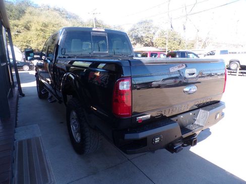 Used 2015 Ford F250 XLT w/ XLT Interior Package image 5