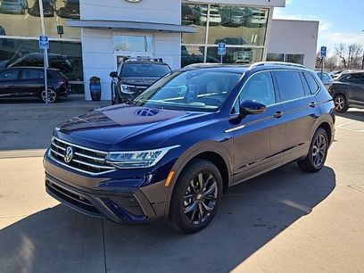 Used 2024 Volkswagen Tiguan SE w/ Panoramic Sunroof Package