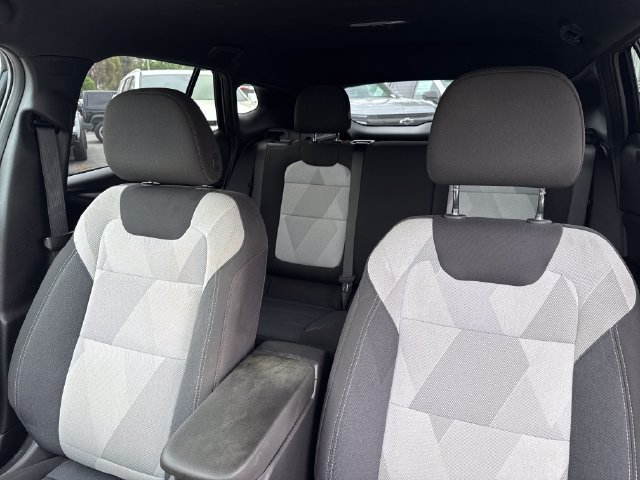 Used 2026 Chevrolet Trax RS FWD image 36