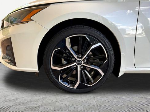 Used 2024 Nissan Altima 2.5 SR w/ SR Premium Package FWD image 31