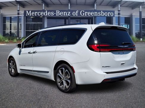 Used 2022 Chrysler Pacifica Pinnacle AWD/4WD image 4