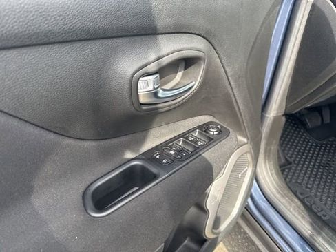 Used 2021 Jeep Renegade Latitude w/ Sun & Sound Group image 21