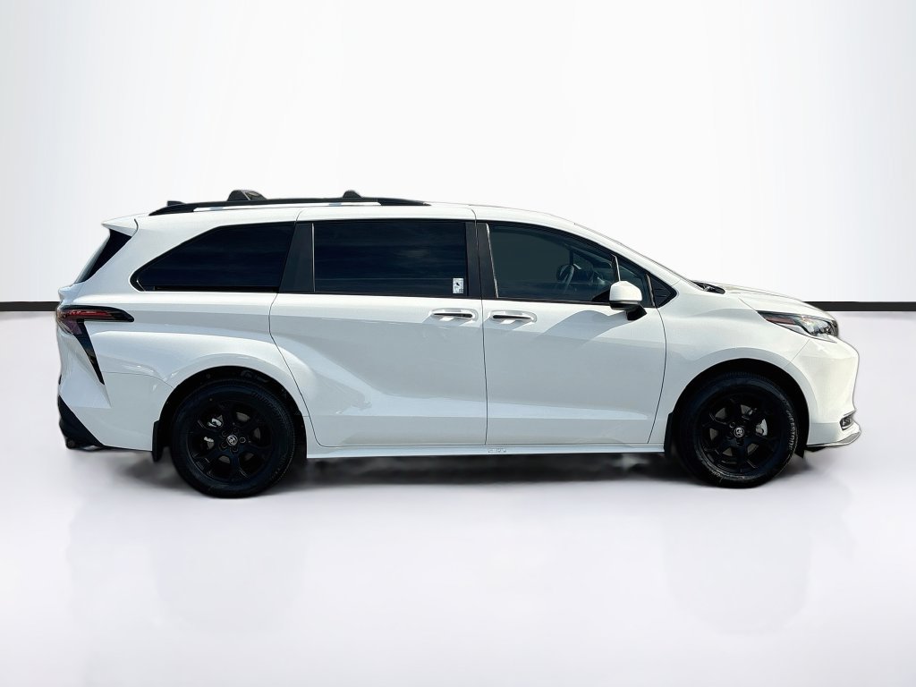 New 2026 Toyota Sienna XLE Woodland Edition AWD/4WD image 4